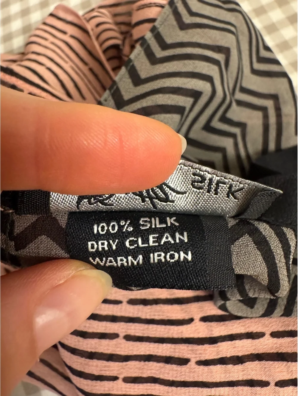 Kavtta 100% Silk Geometric Scarf Pink Gray Black